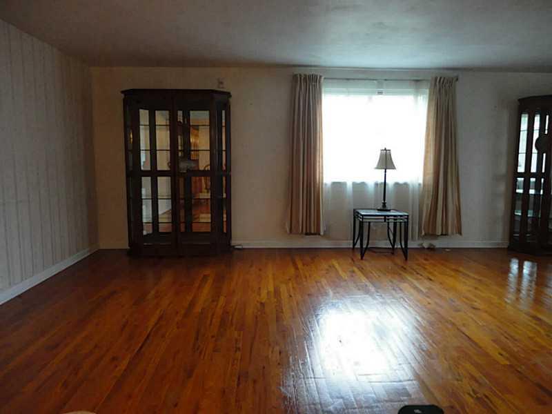 443 Manor Road Delmont, PA 15626 - Photo 7 of 25 Living Room.