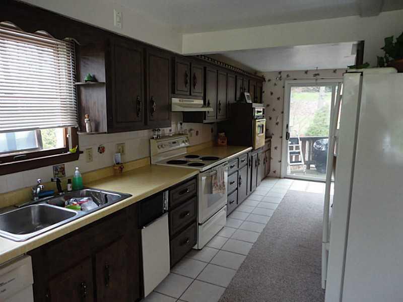443 Manor Road Delmont, PA 15626 - Photo 8 of 25 Kitchen.