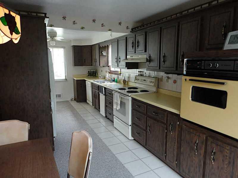 443 Manor Road Delmont, PA 15626 - Photo 9 of 25 Kitchen.