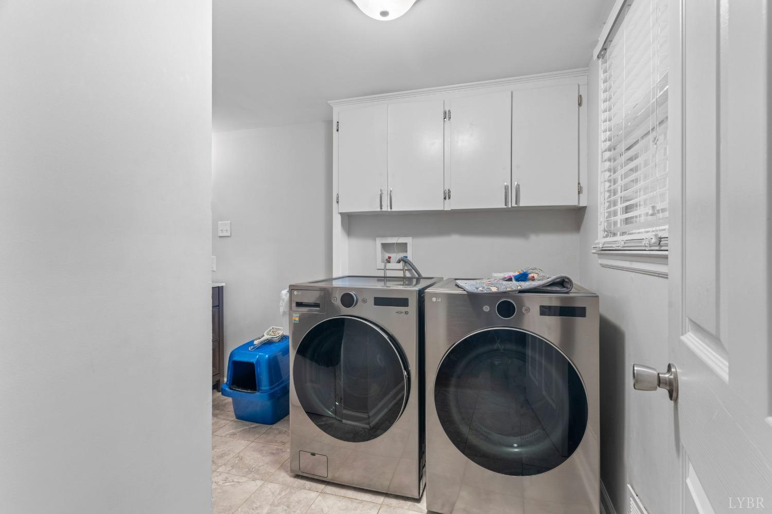 858 Farfields Drive Lynchburg, VA 24502 - Photo 29 of 61 a view of kitchen and utility room with washer and dryer