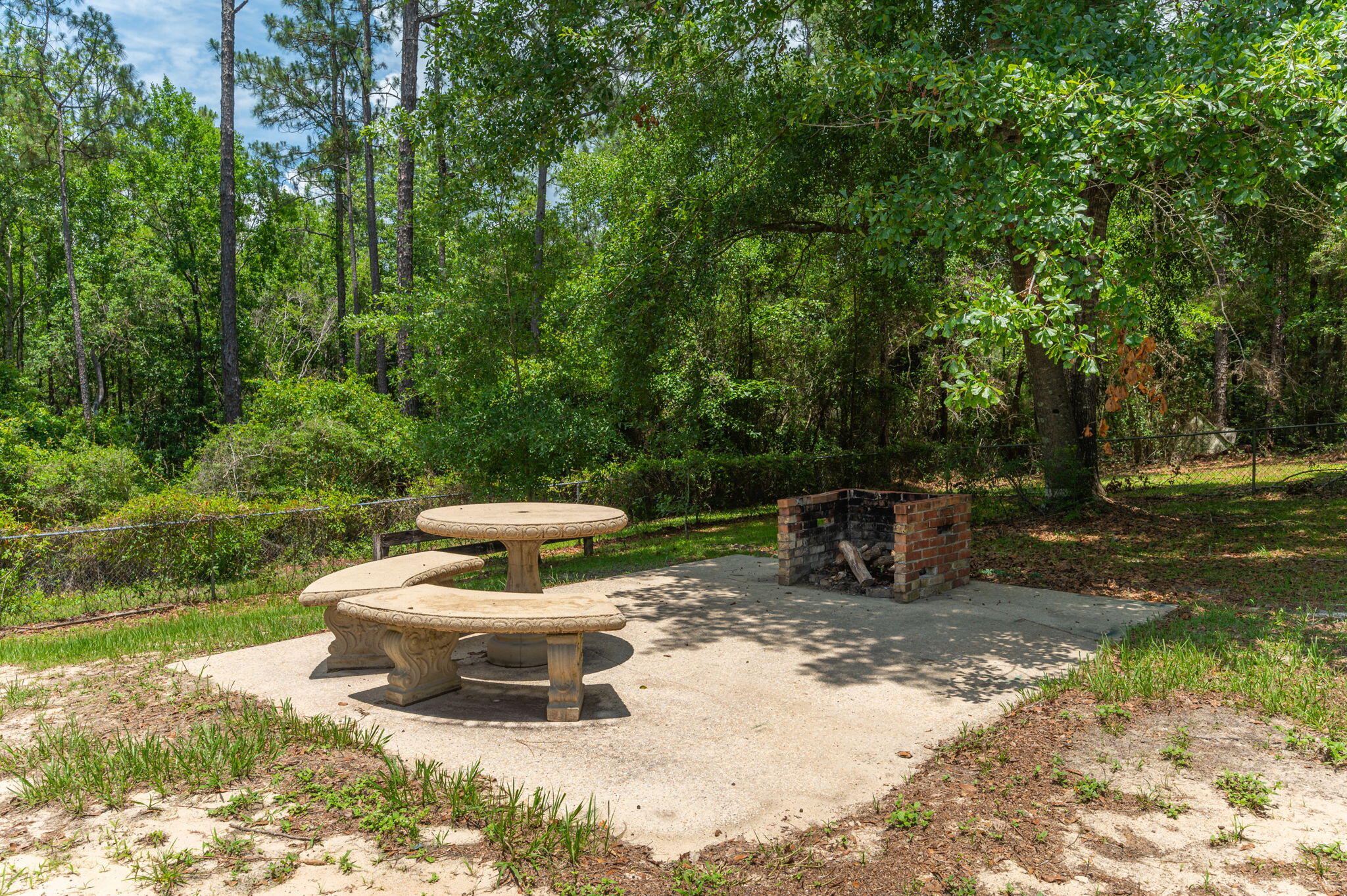 6141 Bud Moulton Road Crestview, FL 32536 - Photo 31 of 34 a view of a patio with chairs and plants