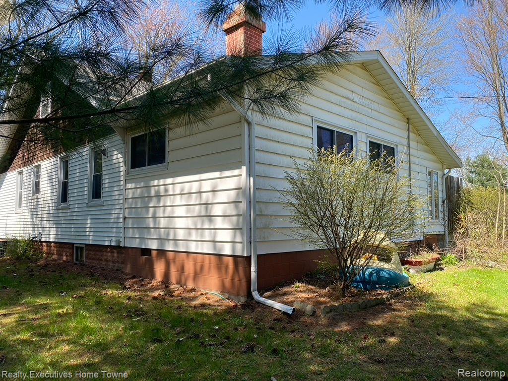 3037 Beach Road Port Huron, MI 48060 - Photo 9 of 30