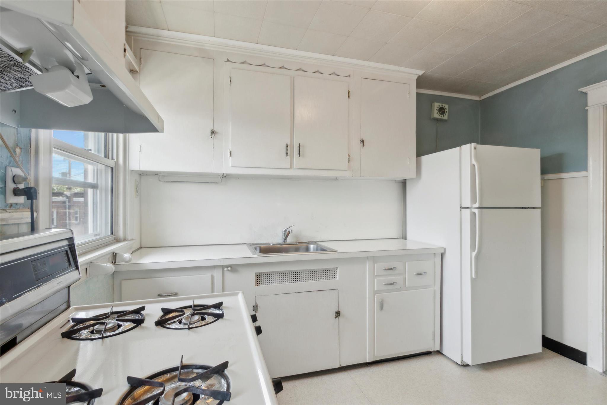 289 Copley Road Upper Darby, PA 19082 - Photo 6 of 15