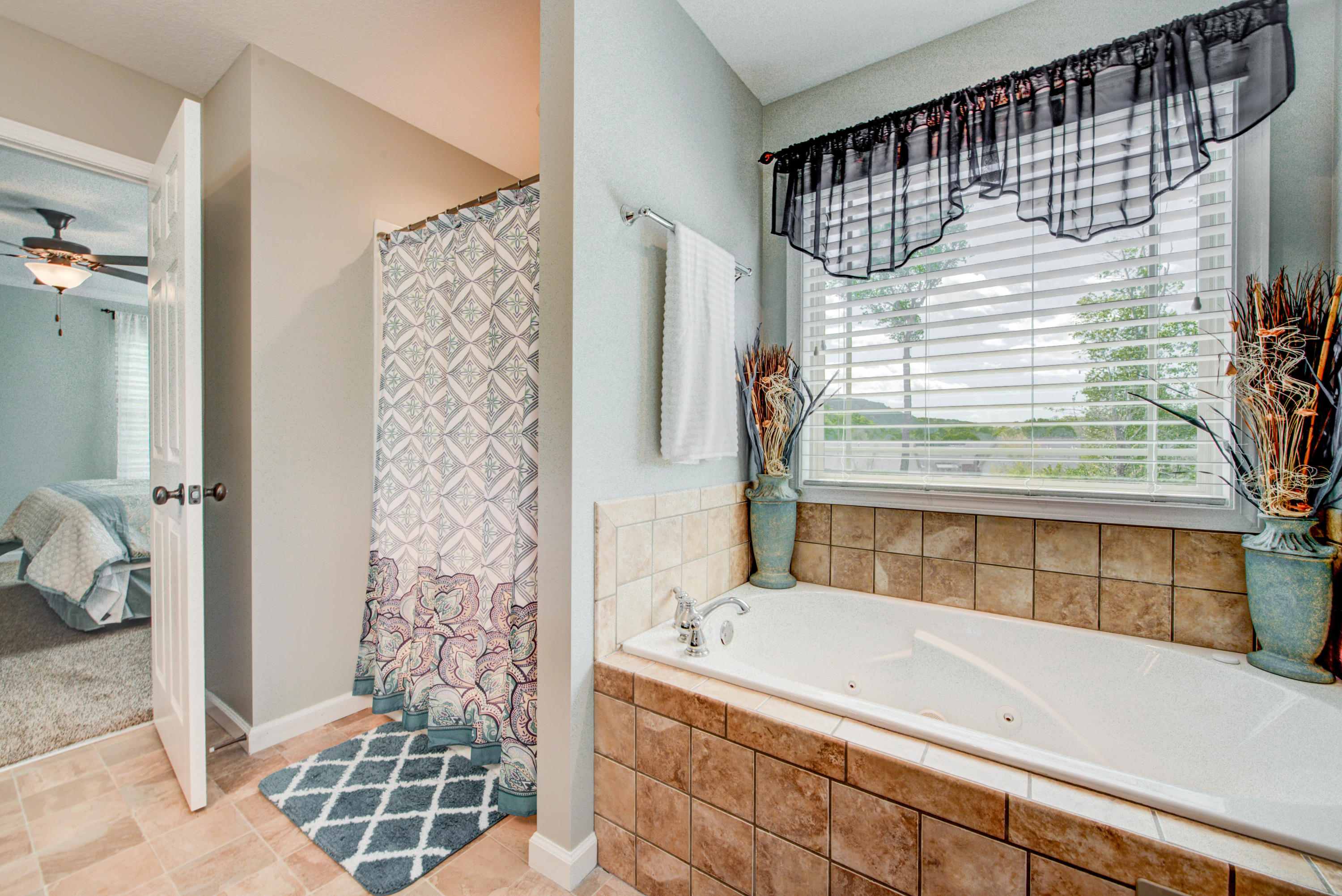 1644 Dempsey Road Knoxville, TN 37932 - Photo 19 of 32 Master Bathroom