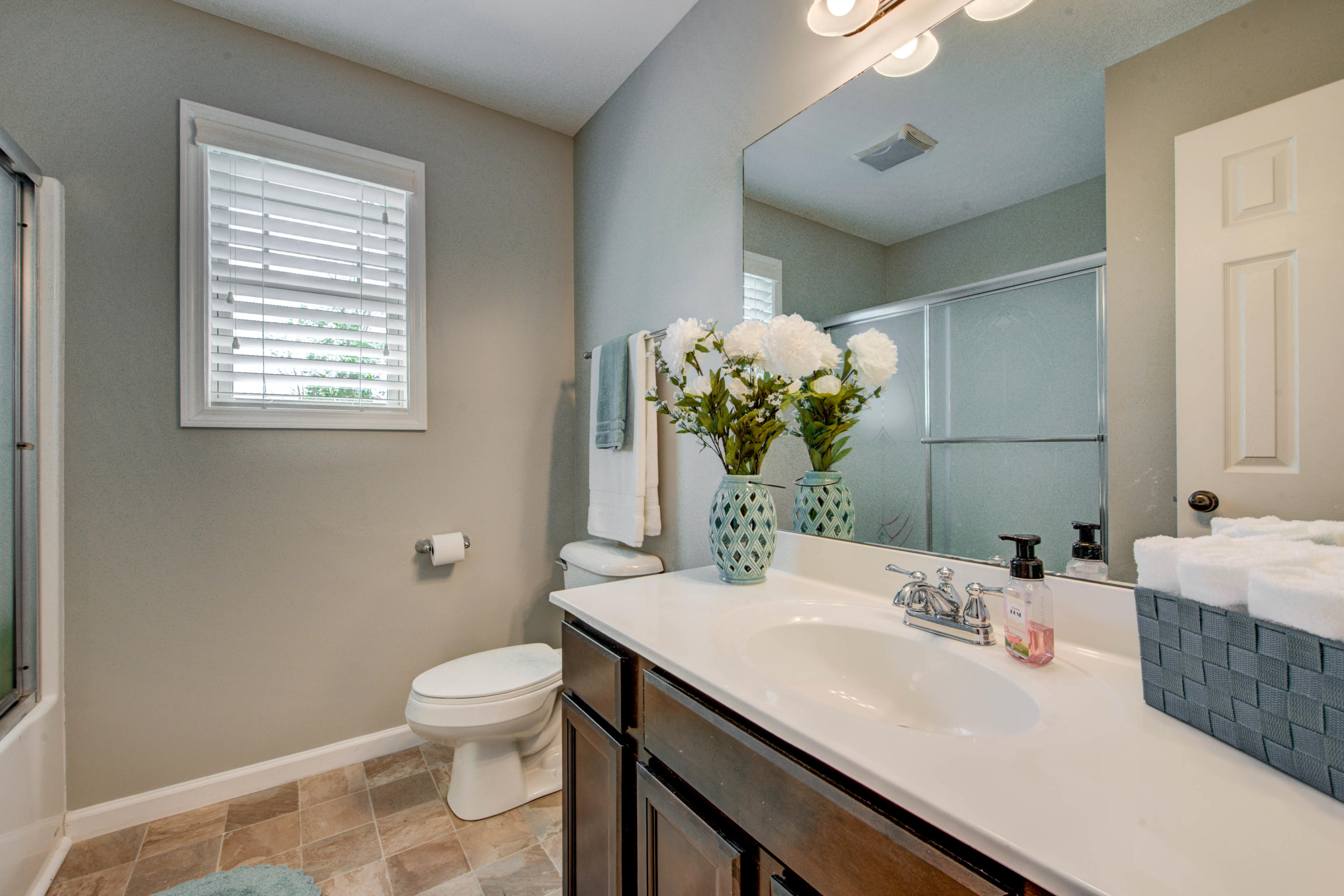 1644 Dempsey Road Knoxville, TN 37932 - Photo 27 of 32 Full Bathroom
