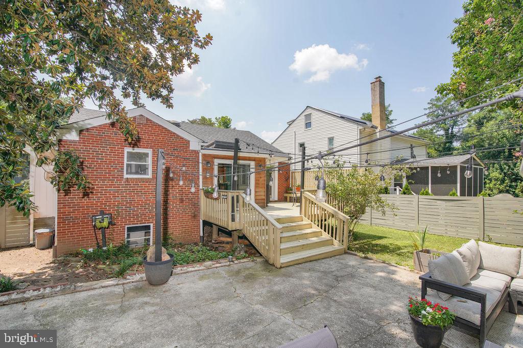 5602 Hawthorne Street Capitol Heights, MD 20743 - Photo 61 of 68 a front view of a house with garden