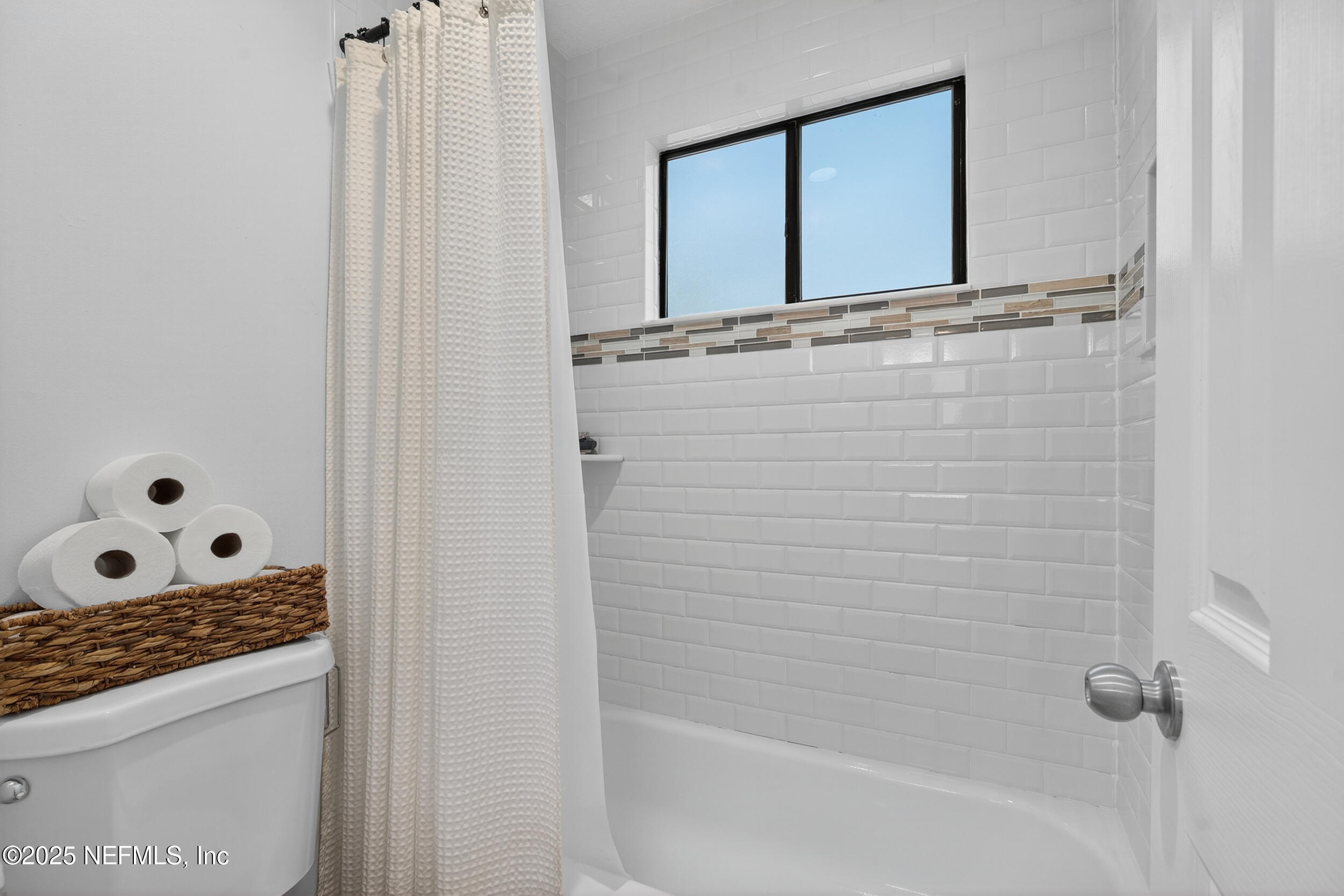 2836 Eagle Point Road Middleburg, FL 32068 - Photo 20 of 44 a bathroom with a bathtub and shower