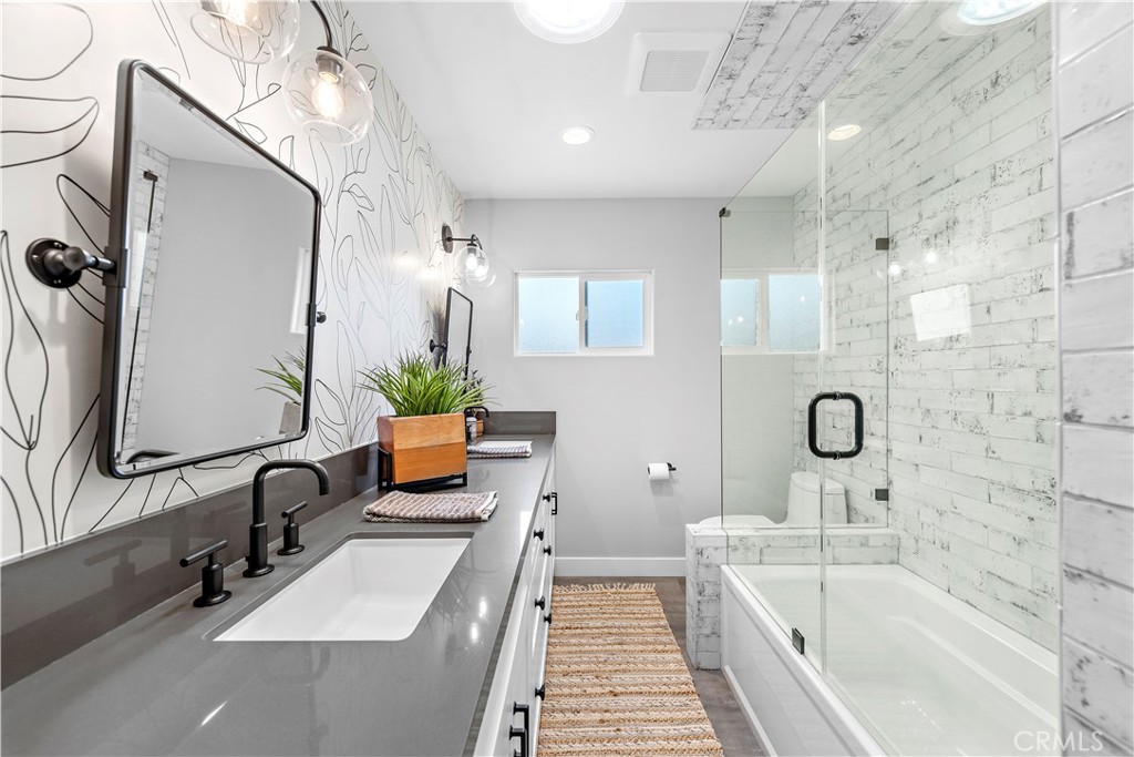 130 West Mariposa San Clemente, CA 92672 - Photo 15 of 43 a bathroom with double vanity sink and a bathtub