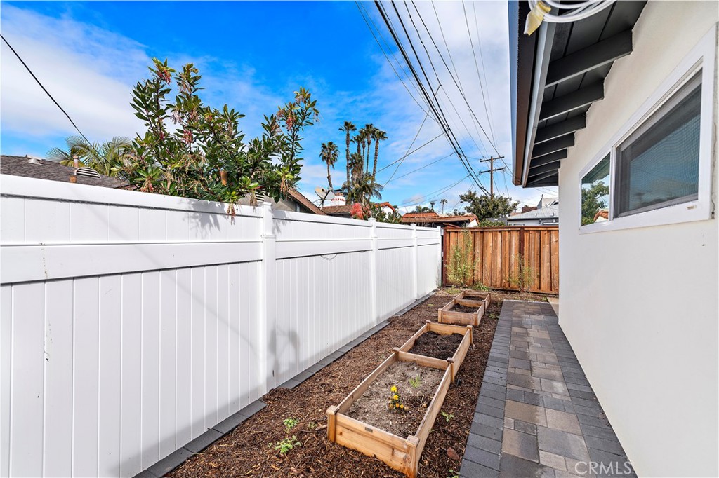 130 West Mariposa San Clemente, CA 92672 - Photo 23 of 43 a view of balcony with furniture