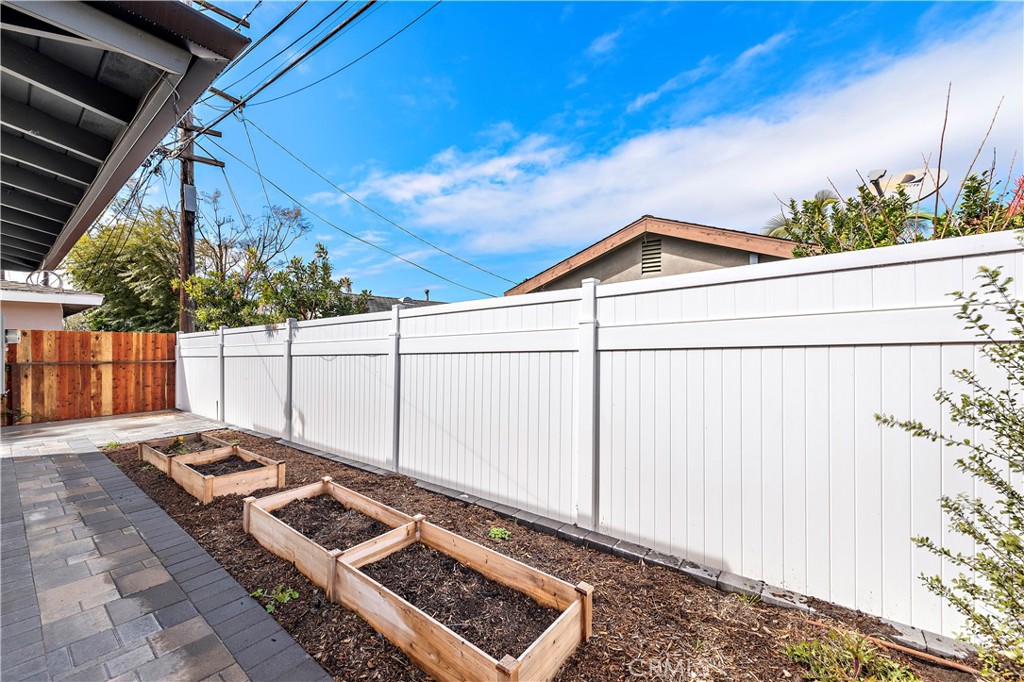 130 West Mariposa San Clemente, CA 92672 - Photo 24 of 43 a view of a back yard of the house