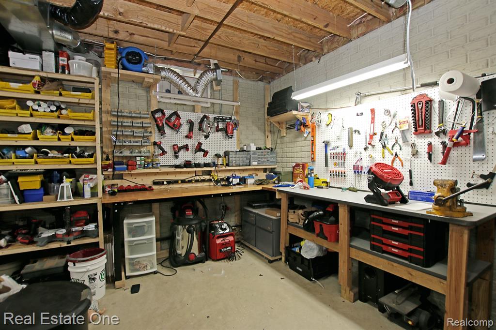 3250 Frembes Road Waterford, MI 48329 - Photo 32 of 45 Gallery Image 32