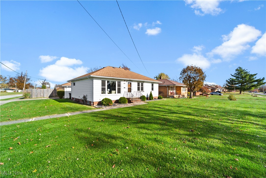 3530 Dentzler Road Parma, OH 44134 - Photo 2 of 38 Gallery Image 2