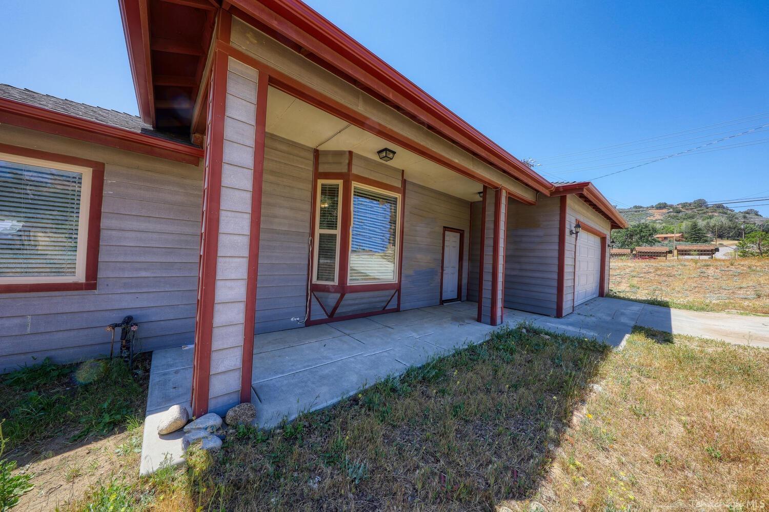 25840 Cumberland Road Tehachapi, CA 93561 - Photo 5 of 32 Gallery Image 5