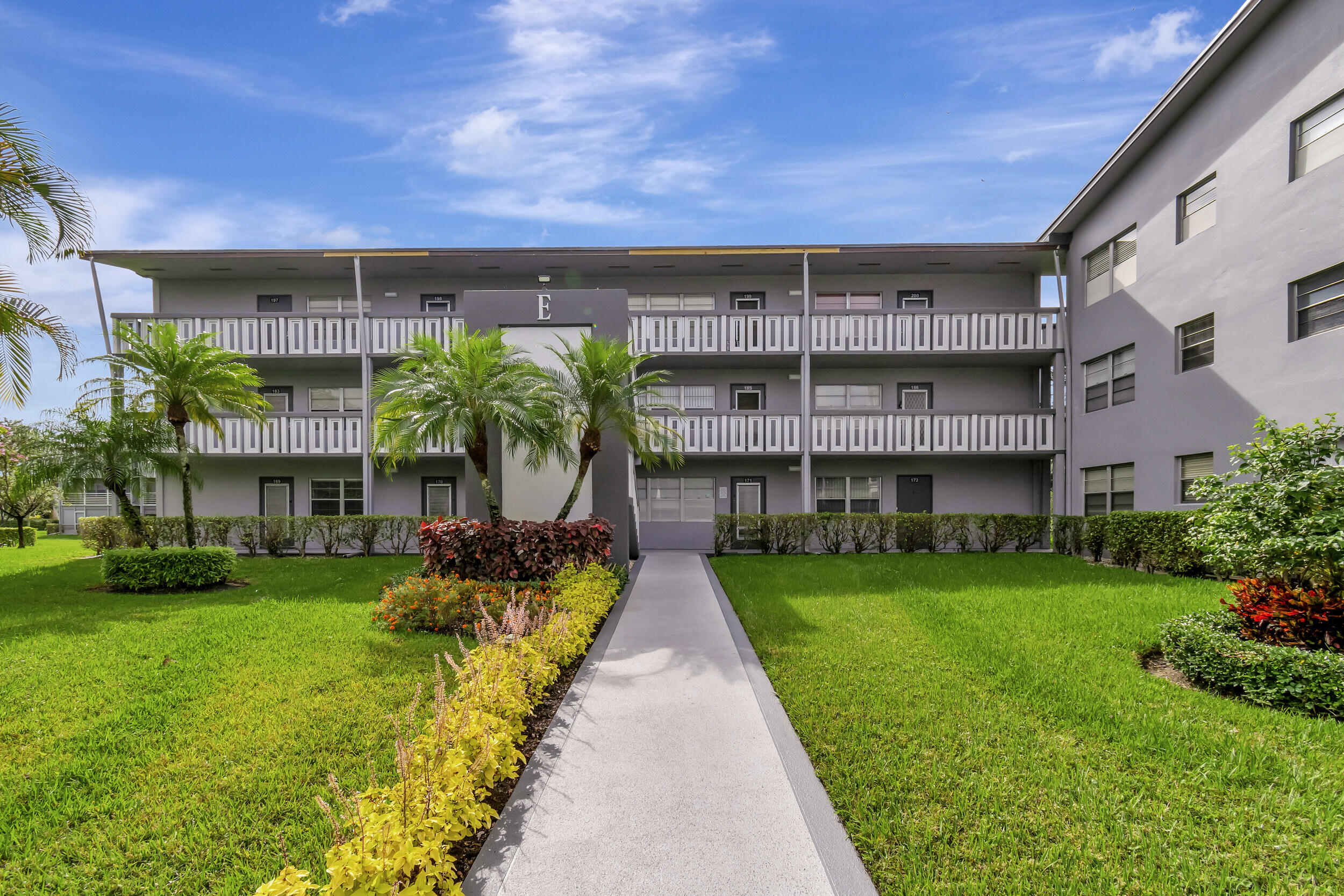 188 Suffolk F Boca Raton, FL 33434 - Photo 2 of 43 02_dsc_6108