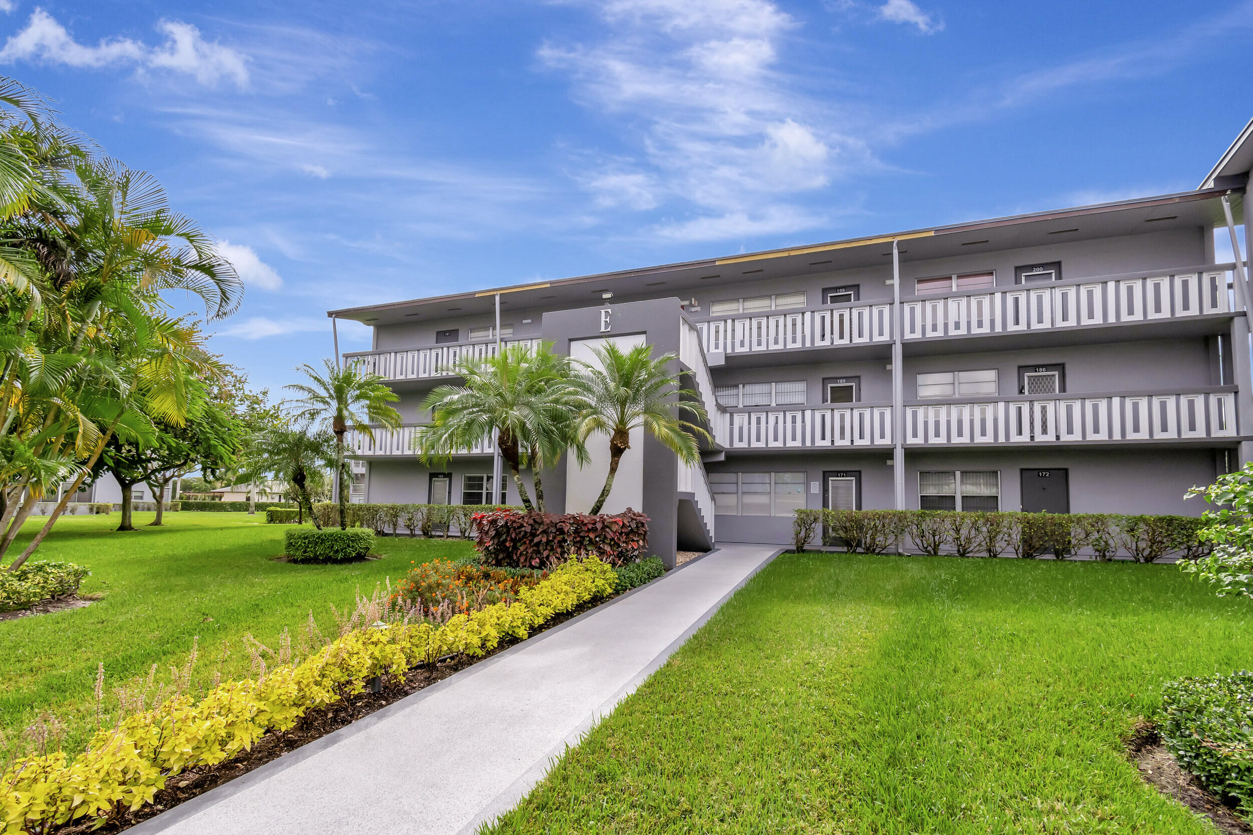 188 Suffolk F Boca Raton, FL 33434 - Photo 3 of 43 03_dsc_6113