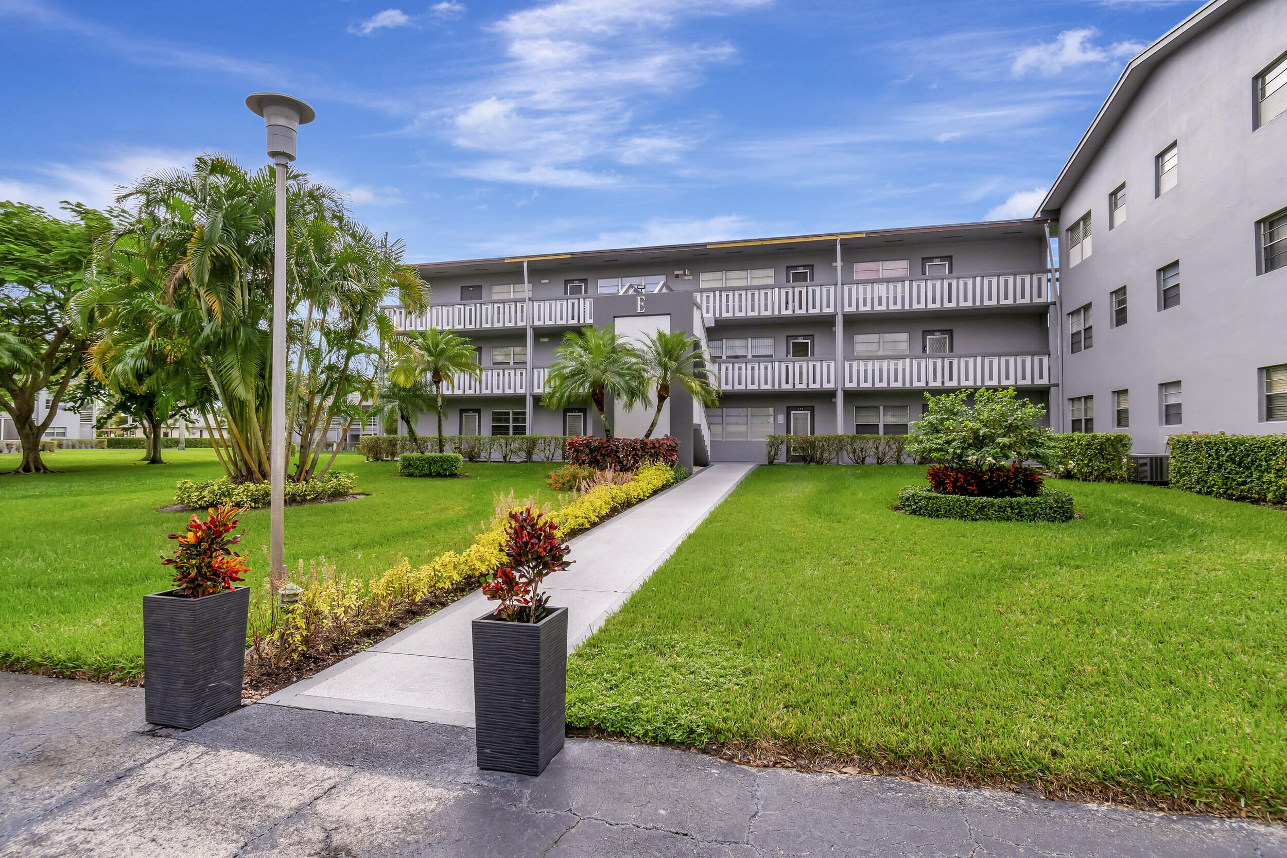 188 Suffolk F Boca Raton, FL 33434 - Photo 4 of 43 04_dsc_6118