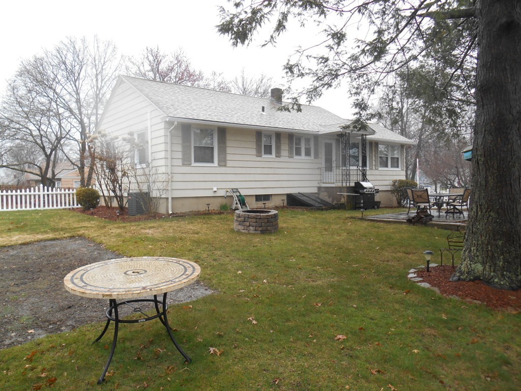 224 Colonial Road Lawrence, MA 01843 - Photo 4 of 15 Gallery Image 4