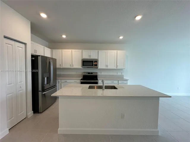 $2,350 | 402 Southeast Crossoak Lane, Unit 402, Port St. Lucie, FL 34984