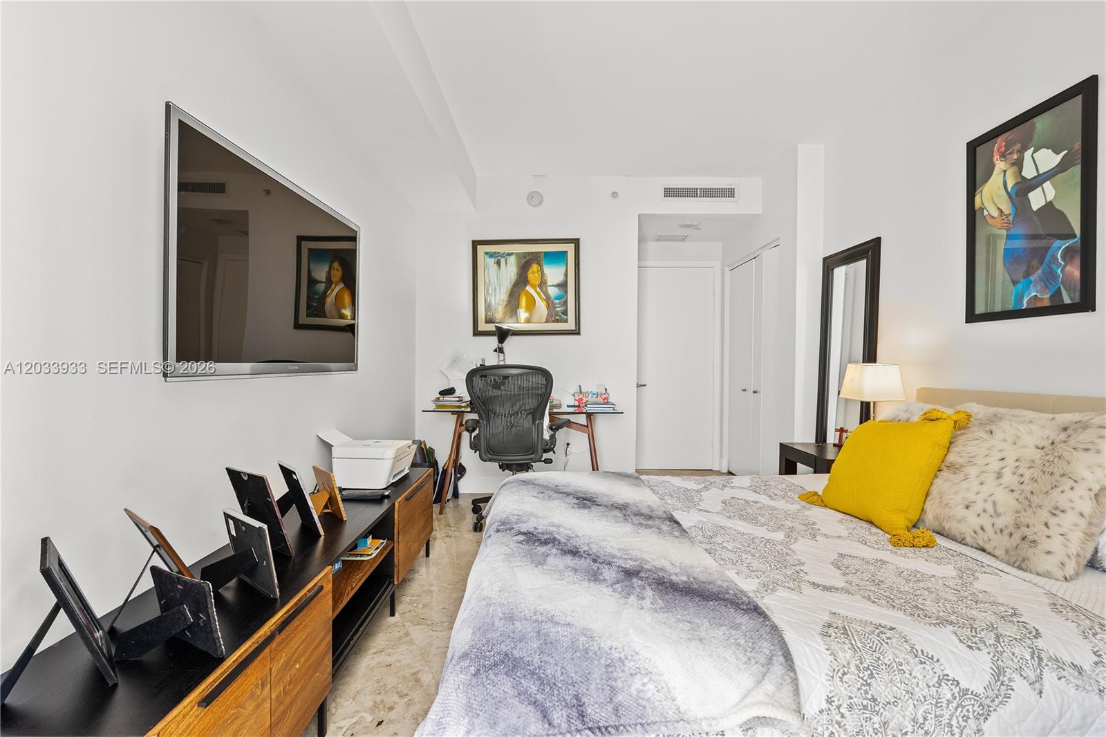 901 Brickell Key Boulevard, Unit 2206 Miami, FL 33131 - Photo 17 of 28