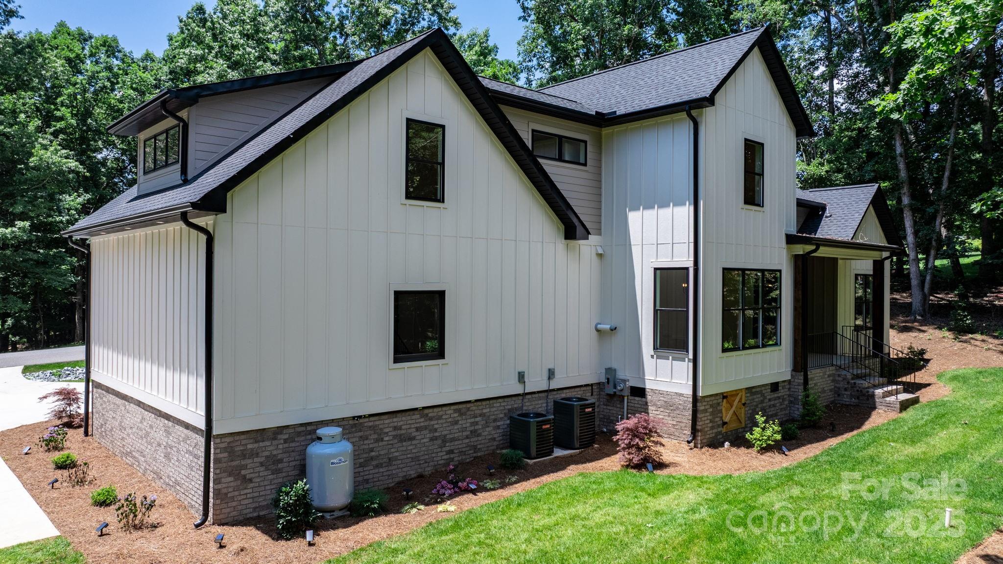 111 Greens Road Granite Falls, NC 28630 - Photo 4 of 38 Gallery Image 4