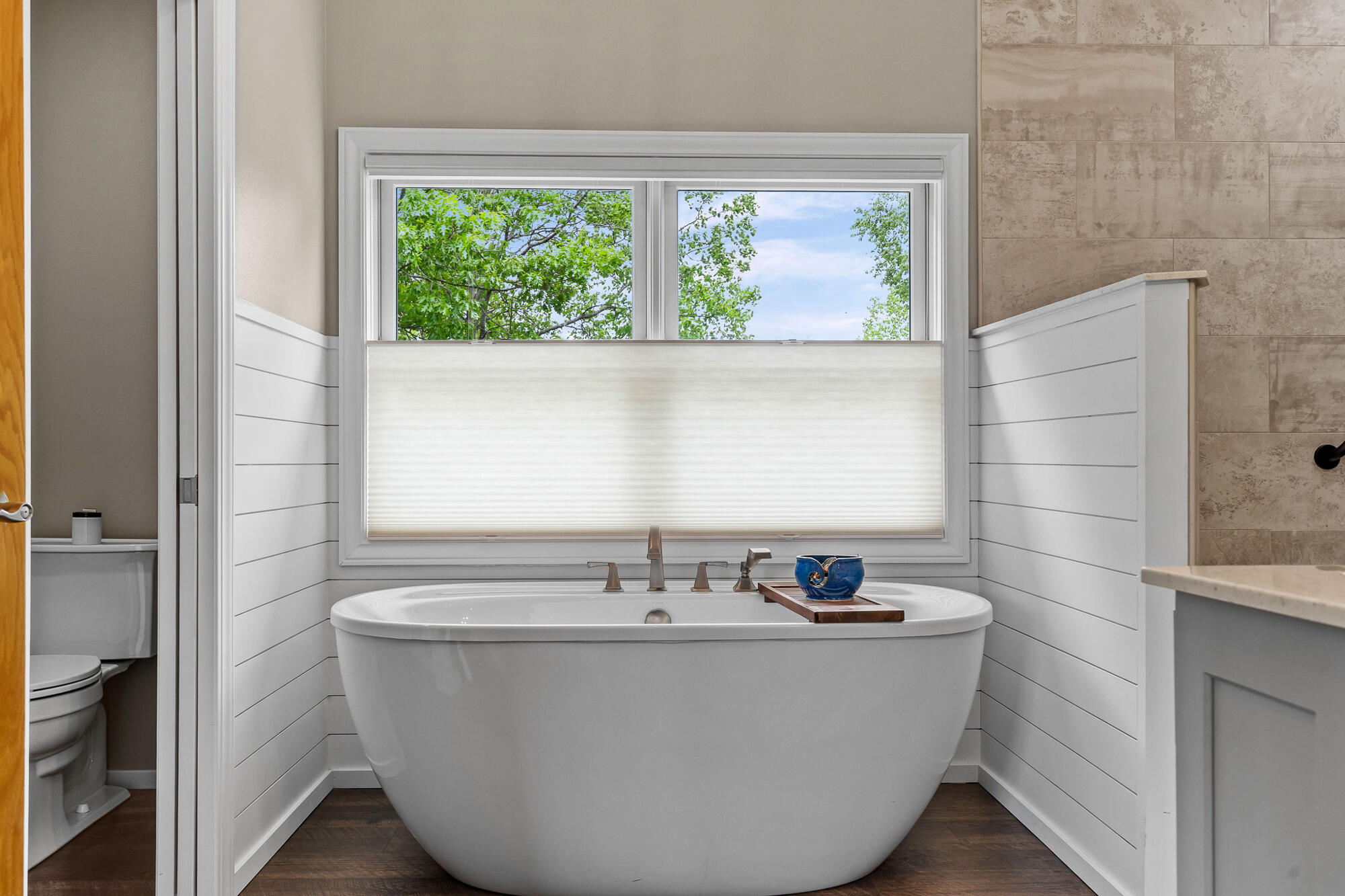 N5295 North Innsbruck Road Onalaska, WI 54650 - Photo 21 of 51 Large Soaker Tub