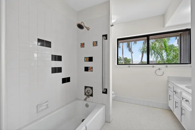 $1,100,000 | 17145 Bay Street, Jupiter, FL 33477