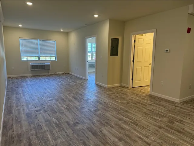 $2,100 | 327 Pine Street, Unit 4006, Pawtucket, RI 02860