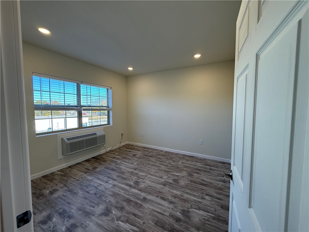 327 Pine Street, Unit 4006 Pawtucket, RI 02860 - Photo 7 of 13