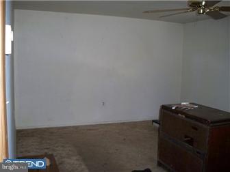 42 Newell Road Leesburg, NJ 08327 - Photo 5 of 12 Living Room