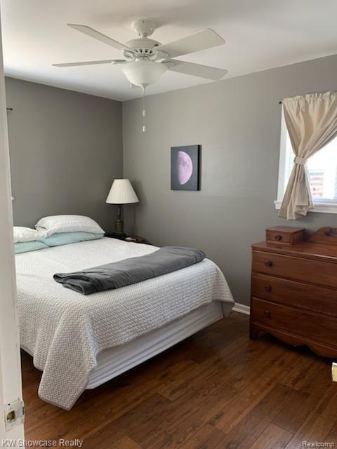1916 Henbert Road West Bloomfield, MI 48324 - Photo 10 of 19 Master bedroom, nice size closet not in photo