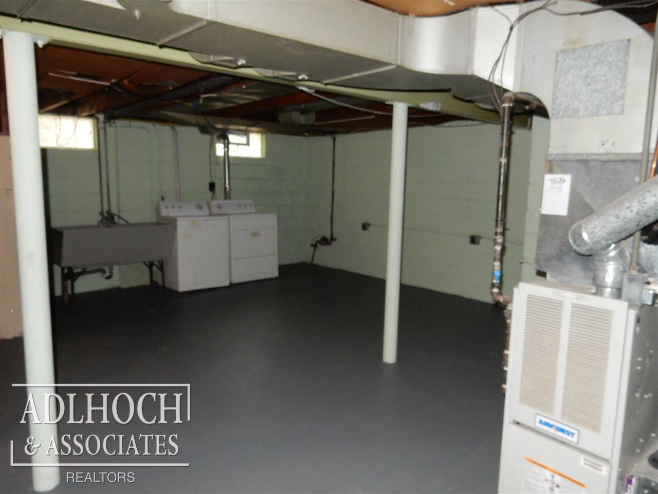2064 Roslyn Road Grosse Pointe Woods, MI 48236 - Photo 14 of 16