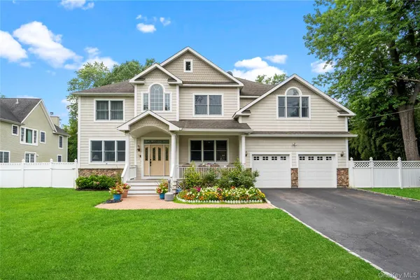 $1,349,000 | 90 Meadow Glen Road, Northport, NY 11768