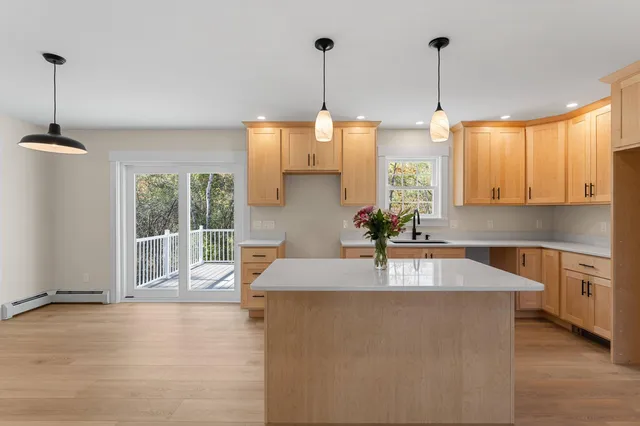 $750,000 | 26 Peggy Lane, Manchester, ME 04351