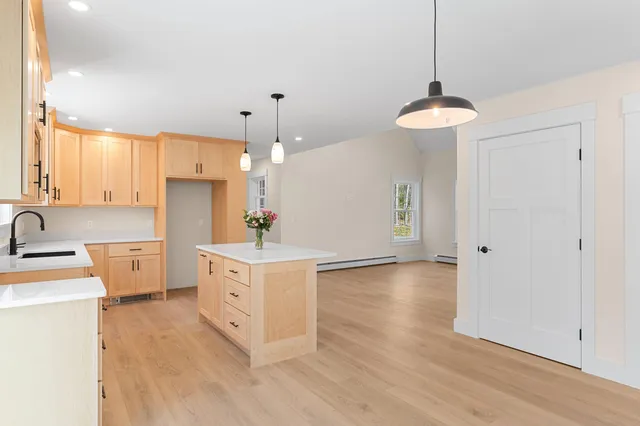 $750,000 | 26 Peggy Lane, Manchester, ME 04351