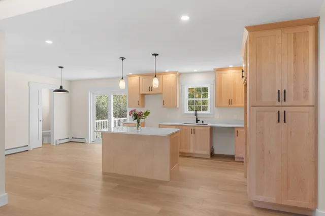 $750,000 | 26 Peggy Lane, Manchester, ME 04351