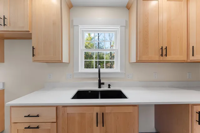 $750,000 | 26 Peggy Lane, Manchester, ME 04351