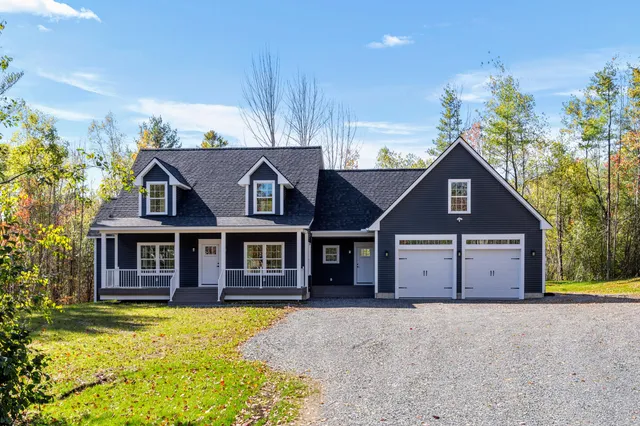$750,000 | 26 Peggy Lane, Manchester, ME 04351