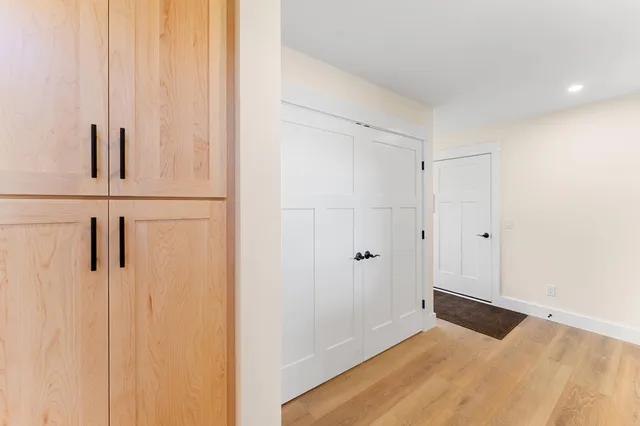 $750,000 | 26 Peggy Lane, Manchester, ME 04351