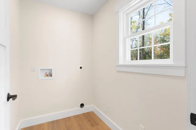 $750,000 | 26 Peggy Lane, Manchester, ME 04351