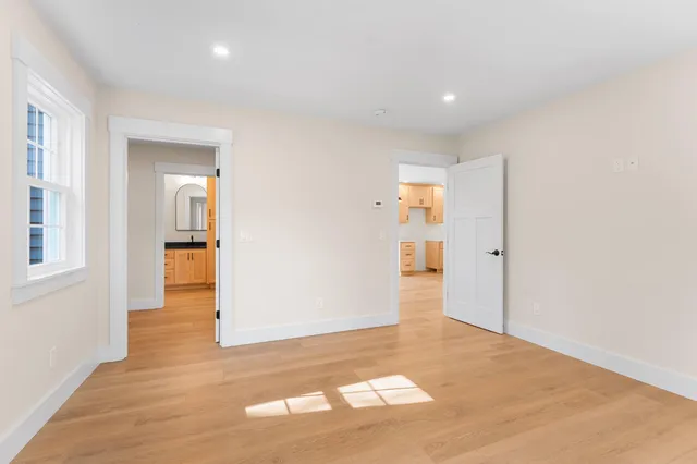 $750,000 | 26 Peggy Lane, Manchester, ME 04351