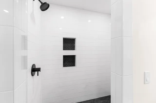 $750,000 | 26 Peggy Lane, Manchester, ME 04351