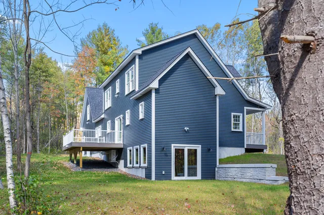 $750,000 | 26 Peggy Lane, Manchester, ME 04351