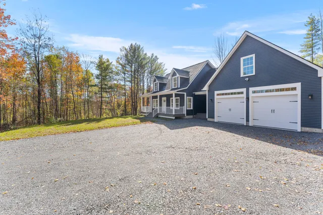 $750,000 | 26 Peggy Lane, Manchester, ME 04351