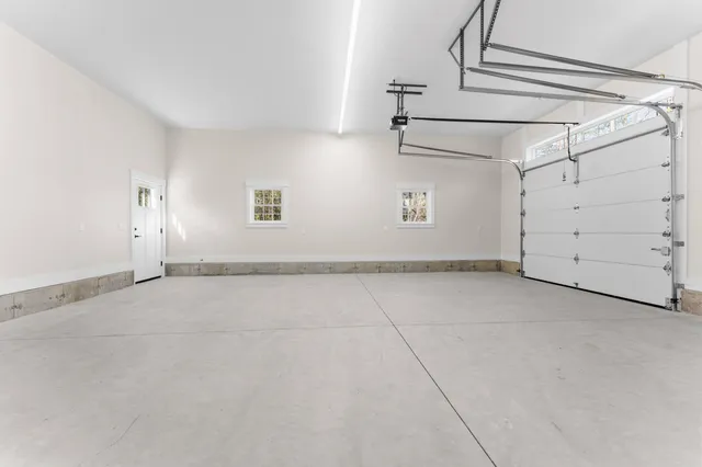 $750,000 | 26 Peggy Lane, Manchester, ME 04351