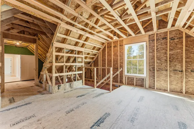 $750,000 | 26 Peggy Lane, Manchester, ME 04351