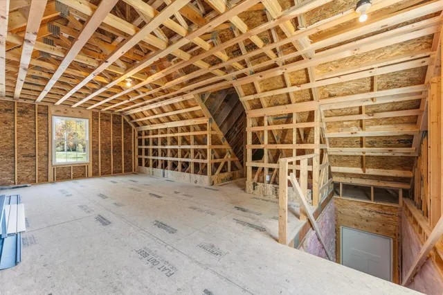 $750,000 | 26 Peggy Lane, Manchester, ME 04351