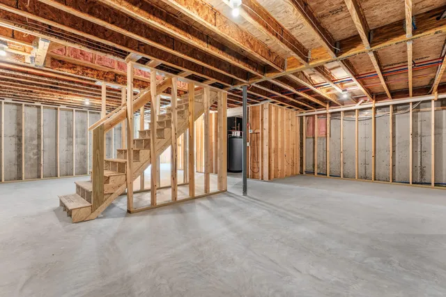 $750,000 | 26 Peggy Lane, Manchester, ME 04351