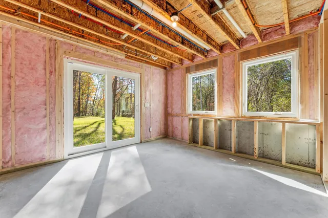 $750,000 | 26 Peggy Lane, Manchester, ME 04351