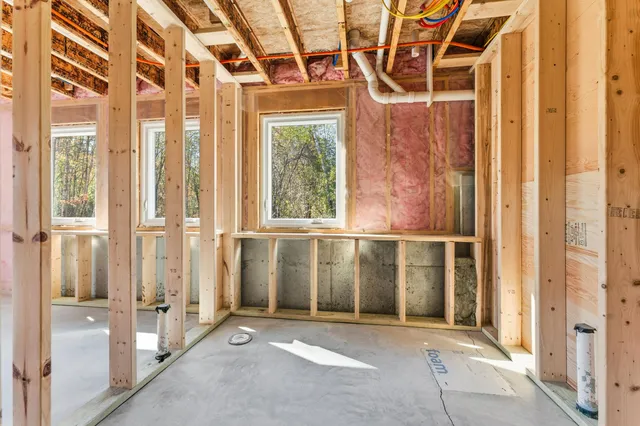 $750,000 | 26 Peggy Lane, Manchester, ME 04351