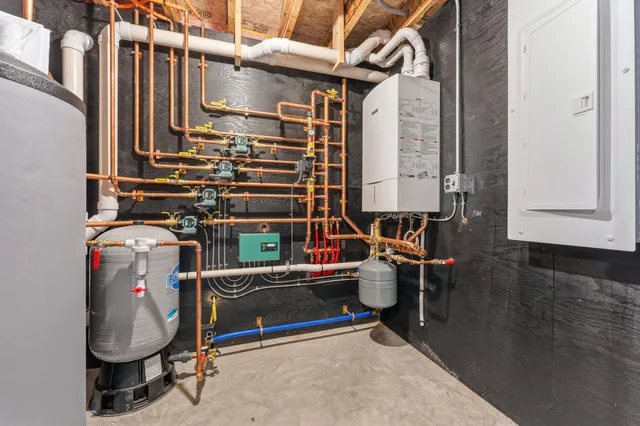 $750,000 | 26 Peggy Lane, Manchester, ME 04351